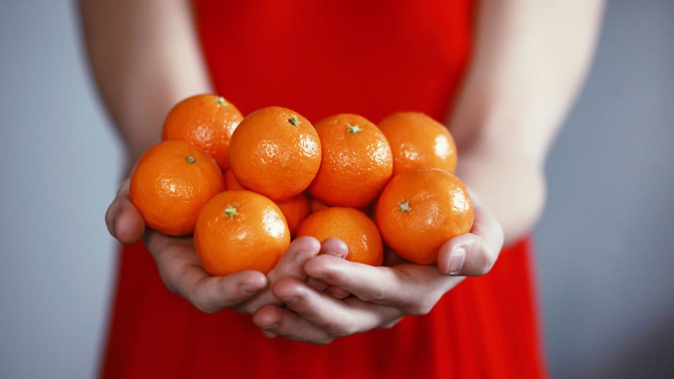 La forma correcta de consumir la mandarina para aprovechar sus nutrientes.