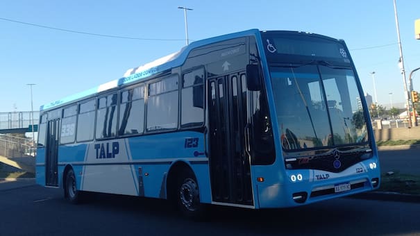 Una excursión gasolera: el colectivo con el recorrido más largo del AMBA no pasa por la Capital Federal y dura 5 horas
