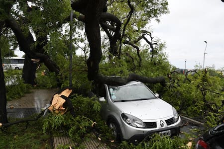 Consecuencias del temporal en Aeroparque. Foto: Télam