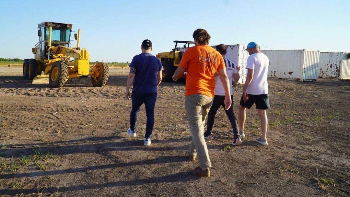Gustavo Menéndez recorrió el predio en obras dónde se construirá una Universidad