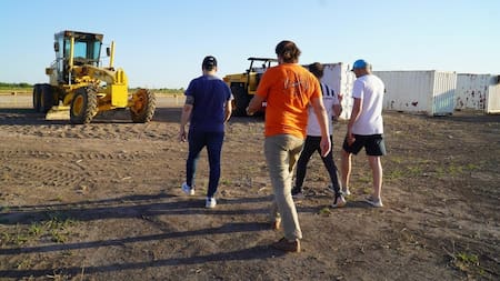 Gustavo Menéndez recorrió el predio en obras dónde se construirá una Universidad