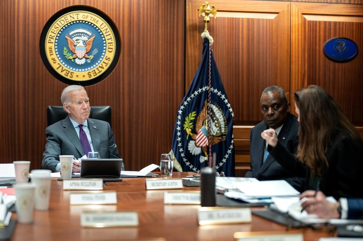 Reunión entre Joe Biden y Lloyd Austin. Foto: Reuters.