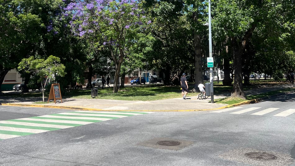 Nuevo patio de Juegos en Av. García del Rio, Saavedra.