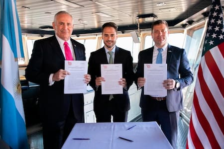 Acuerdo por presencia militar de EE.UU. en la hidrovía Paraná - Paraguay.