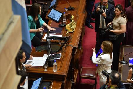 Toma de juramento de los senadores electos.