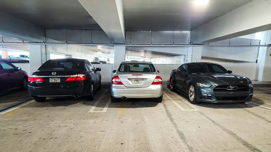 Alquiler; cocheras; estacionamiento.