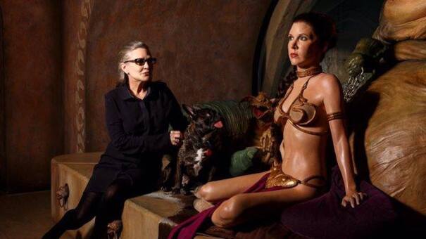 La foto: Carrie Fisher junto a la princesa Leia de Star Wars... de cera