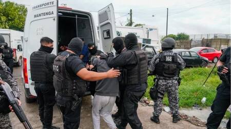 Traslado de presos a cárceles de máxima seguridad en Rosario. Foto: Gentileza La Capital.