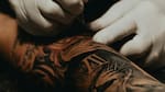 “Podría generar problemas a largo plazo”: por qué los médicos piden incluir los tatuajes en la historia clínica de los pacientes