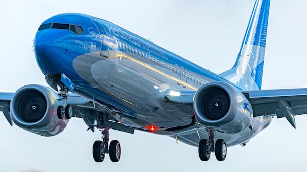 Amenazan con medidas de fuerza en Aerolíneas Argentinas: ¿podrían hacer paro?