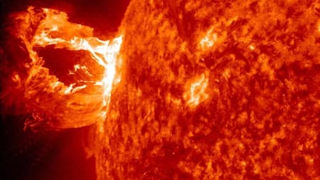 La NASA advirtió que la intensa actividad solar podría generar apagones y cortes de radio e internet
