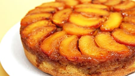 Receta de torta de durazno, húmeda por dentro y dorada por fuera