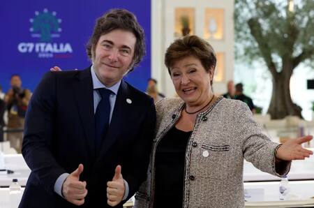 Javier Milei con Kristalina Georgieva, directora del FMI. Foto: Reuters