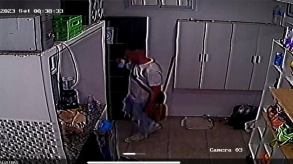 Las cámaras de seguridad captaron a Matías García alcoholizado. Foto: Atlético Tucumán.
