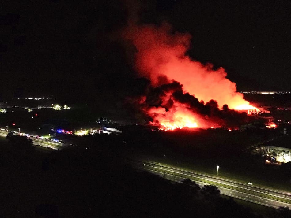 Explosión e incendio en el Polo Industrial de Ezeiza.