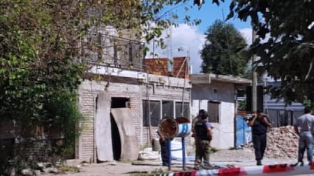 Auto se incrustó en una casa - Murió una mujer