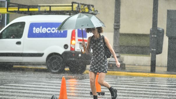 Fin de semana largo pasado por agua: se confirmó hasta qué día seguirán las lluvias, según el SMN