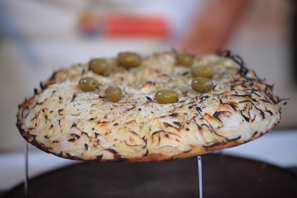 Fugazzetta; pizza; pizzería. Foto: Unsplash.