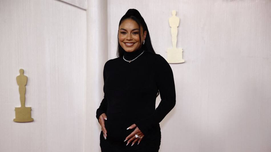 Vanessa Hudgens en la alfombra de los Premios Oscar 2024. Foto: Reuters.