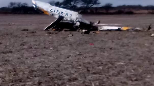 Murió el intendente de un pueblo de Córdoba al caer con su avioneta en un campo de San Luis