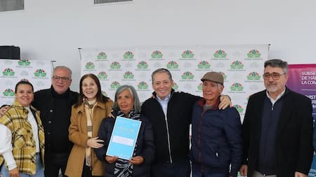 Fernando Gray entregó 87 escrituras. Foto: @fernando.gray