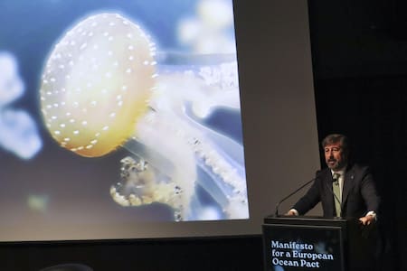 El director general de la Fundación Océano Azul en la presentación del Manifiesto Europeo por un Pacto para el Océano. Foto: EFE.