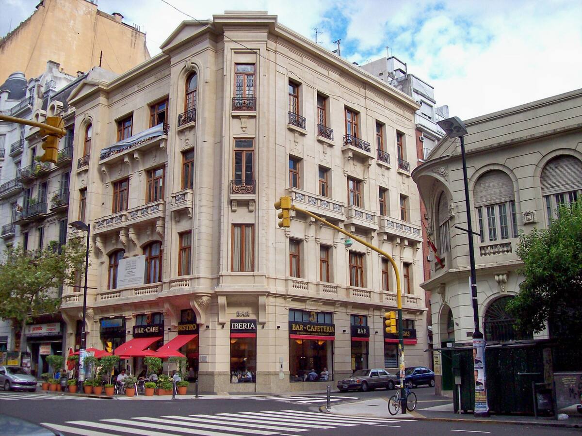Bar Iberia en la mítica Avenida de Mayo