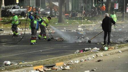 Acampe en la 9 de Julio, foto Twitter, limpieza