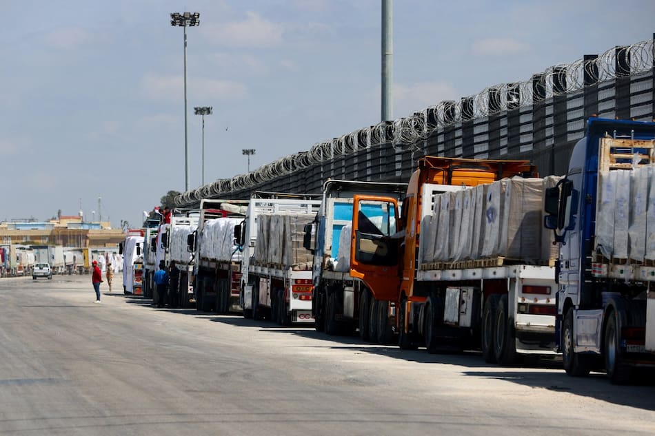 Camiones con ayuda humanitaria para Gaza. Foto: Reuters.
