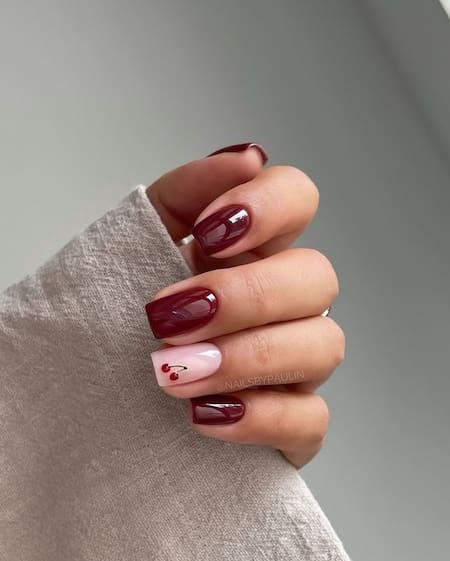Uñas color cherry. Foto PINTEREST