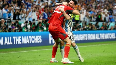 Emiliano Martínez y Lionel Messi; PBA-ARG; Qatar 2022. Foto: Reuters.