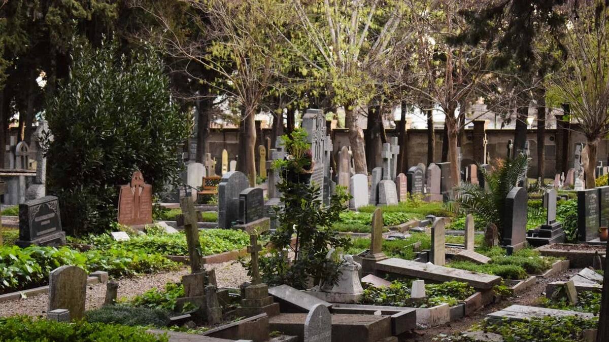 El Cementerio Británico de Buenos Aires alberga monumentos, mausoleos y tumbas históricas que forman parte del patrimonio cultural de la ciudad.