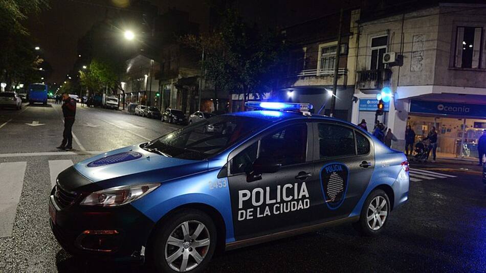 La Policía de la Ciudad de Buenos Aires tomó pericias en el lugar. Foto: Wikipedia.