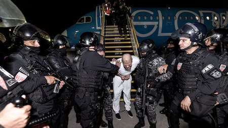 El Salvador recibió a 238 miembros del Tren de Aragua expulsados por Estados Unidos. Foto: Reuters.