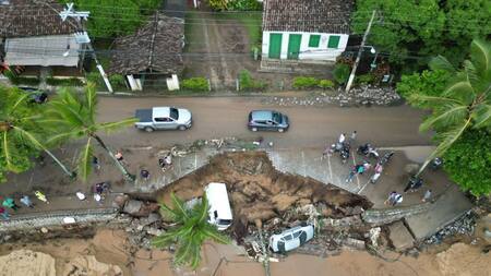 Temporal y derrumbes en Brasil, Reuters