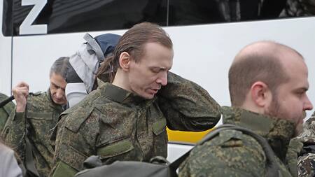 Soldados rusos rumbo a la guerra. Foto: EFE