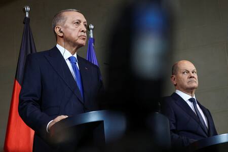 Recep Tayyip Erdogan, presidente de Turquía, y el canciller de Alemania, Olaf Scholz. Foto: REUTERS.