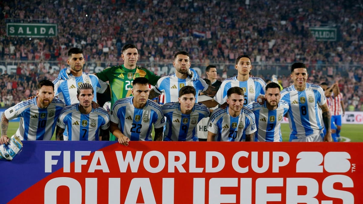 La formación de Argentina contra Paraguay. Foto: Reuters.