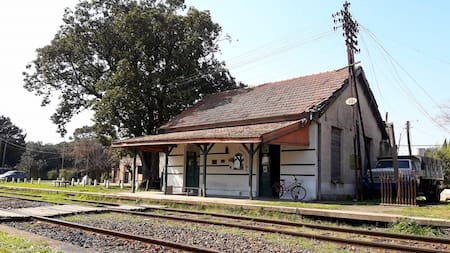 Cortínez es una localidad argentina ubicada en el partido de Luján, en la provincia de Buenos Aires.