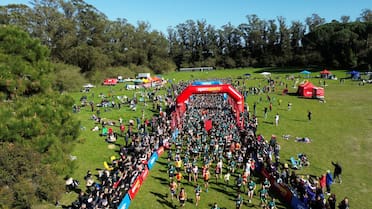La Ciudad de Buenos Aires se tiñe de celeste con una de las carreras favoritas de la primavera: cuándo son los 10K de Hoka