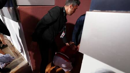 Novak Djokovic, segundos después de recibir el impacto. Foto: Reuters