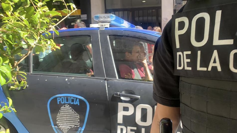 Femicidio, hombre detenido, policía, NA