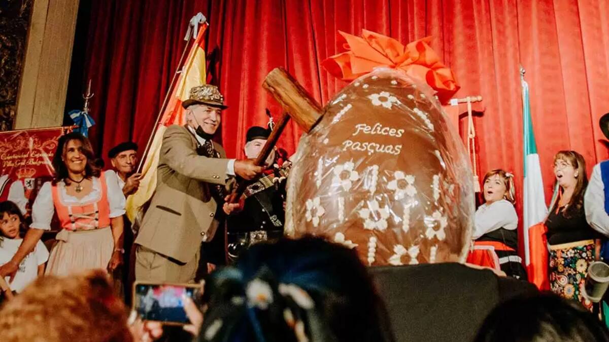 Llega la Fiesta Nacional de la Masa Vienesa con un huevo de Pascua de 70 kilos.