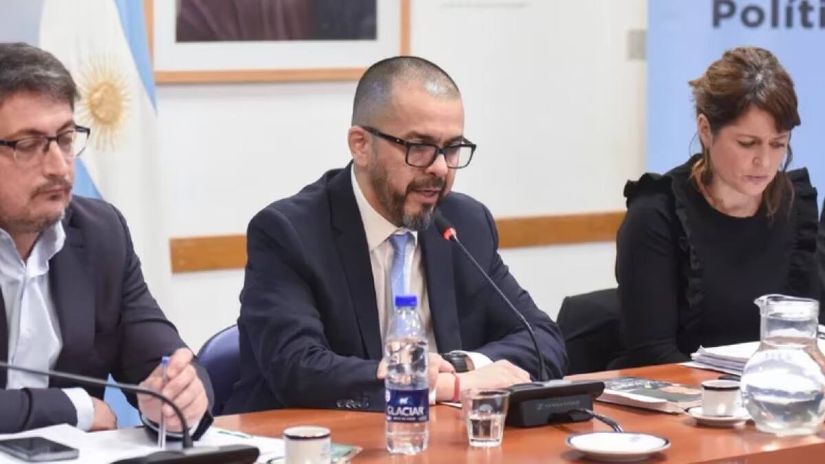 Silvio Robles en la Comisión de Juicio Político de la Cámara de Diputados. Foto: prensa