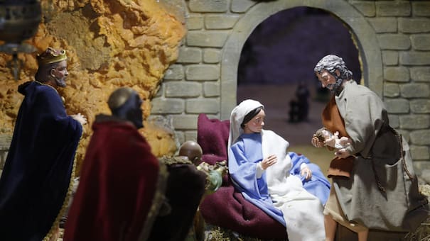 Los pesebres tradicionales ya no van más: la nueva tendencia fina y elegante ideal para acompañar tu árbol de Navidad