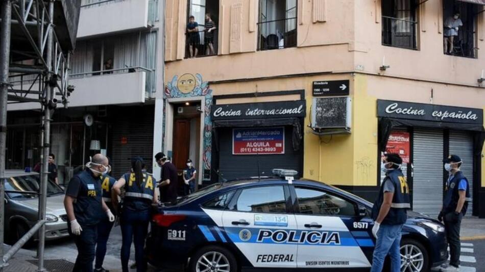 Detención franceses en hostel
