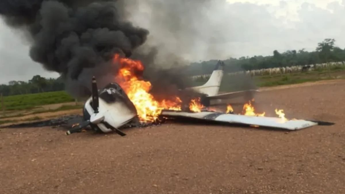 Tras el aterrizaje, el piloto incendió la aeronave y abandonó el lugar.