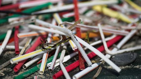 Basura plástica - sorbetes