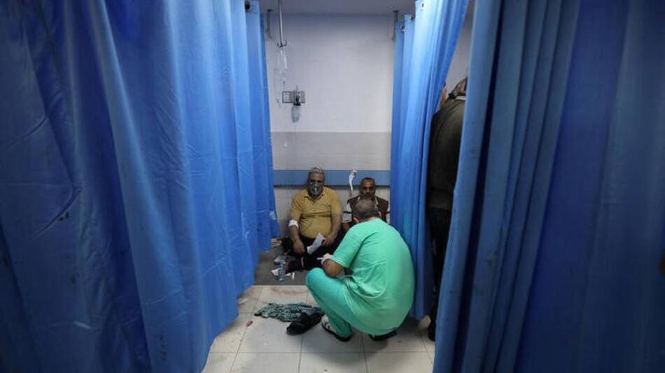 Bombardeo contra un hospital en la Franja de Gaza. Foto: REUTERS.