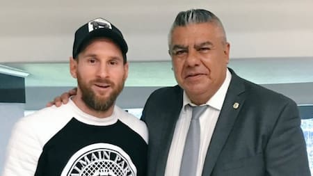 Lionel Messi y Claudio Tapia. Foto: NA.